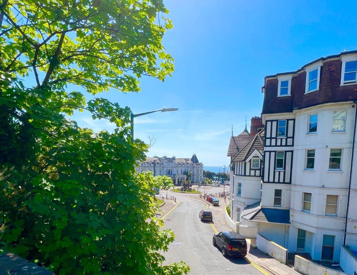 Lovely Apartment, One Minute From Bournemouth Beach And Town. Kültér fotó